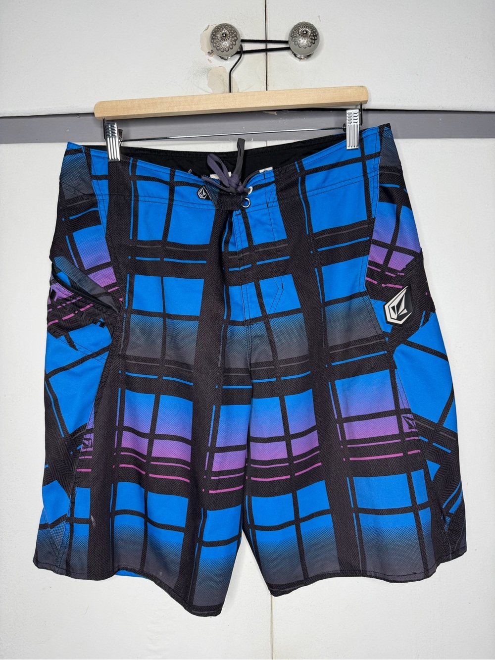 volcom men boardshort size 34 blue pink geometric print